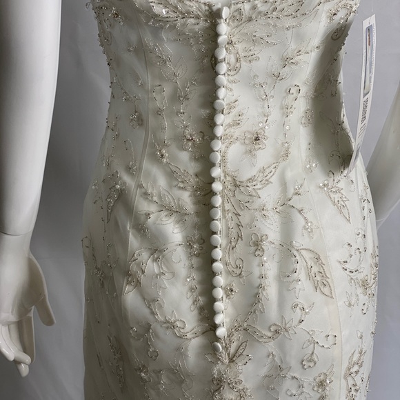 New WEDDING DRESS - Picture 14 of 16